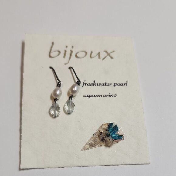 Bijoux White and Blue Artisanal Earrings - Picture 1 of 3